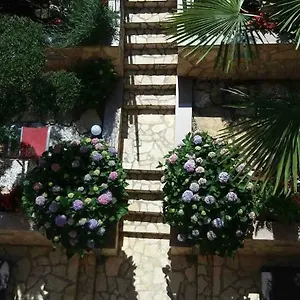 https://apartmani-juric.in-istria.net